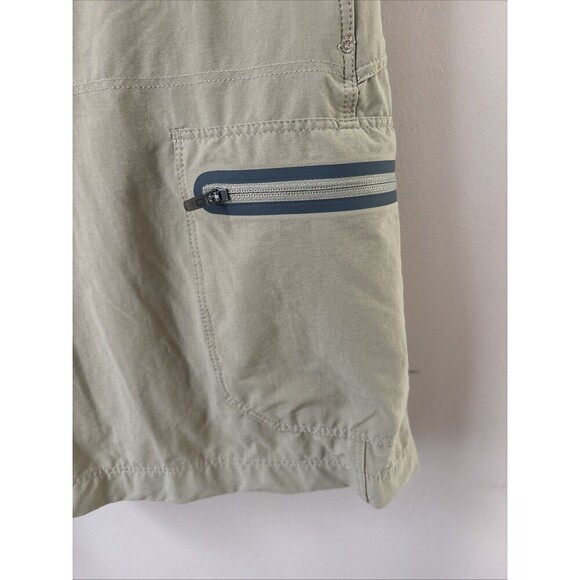 L.L. Bean Men’s Size 33 Tan Shorts Zipper Pockets Outdoor Hiking Casual Comfort - Picture 2 of 6